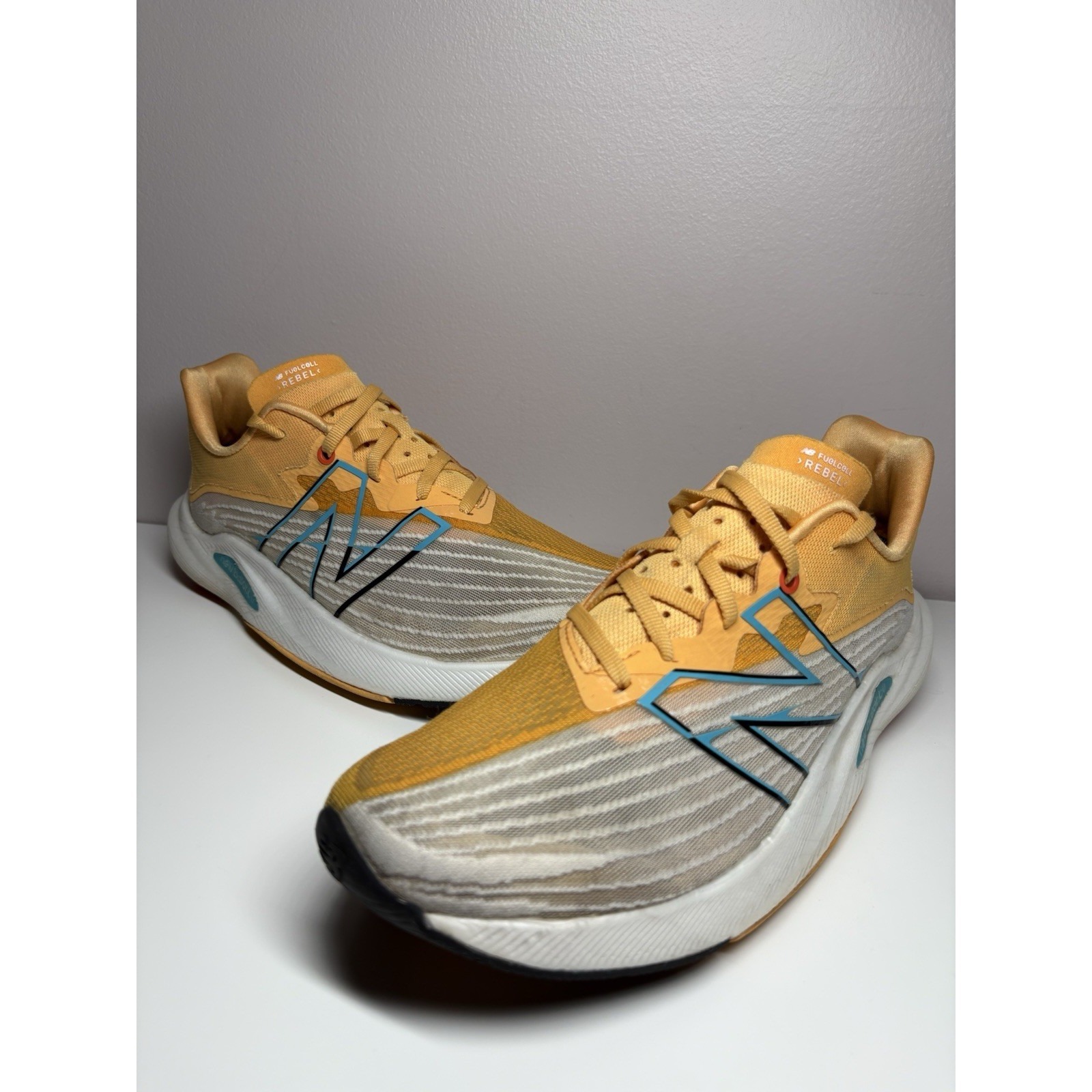 New Balance Fuelcell Rebel Mens Yellow Blue Shoes Sneaker Running - Size 8.5